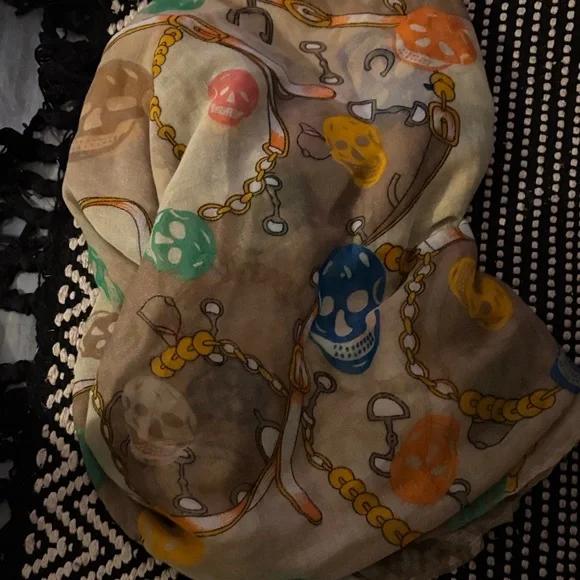 Gucci Multicolor Skull Print Scarf - Picture 2 of 8